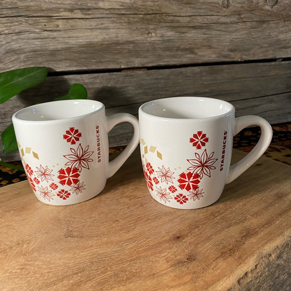 Pair of STARBUCKS 11oz Holiday Cheer Collector Coffee/Tea Mugs - EUC